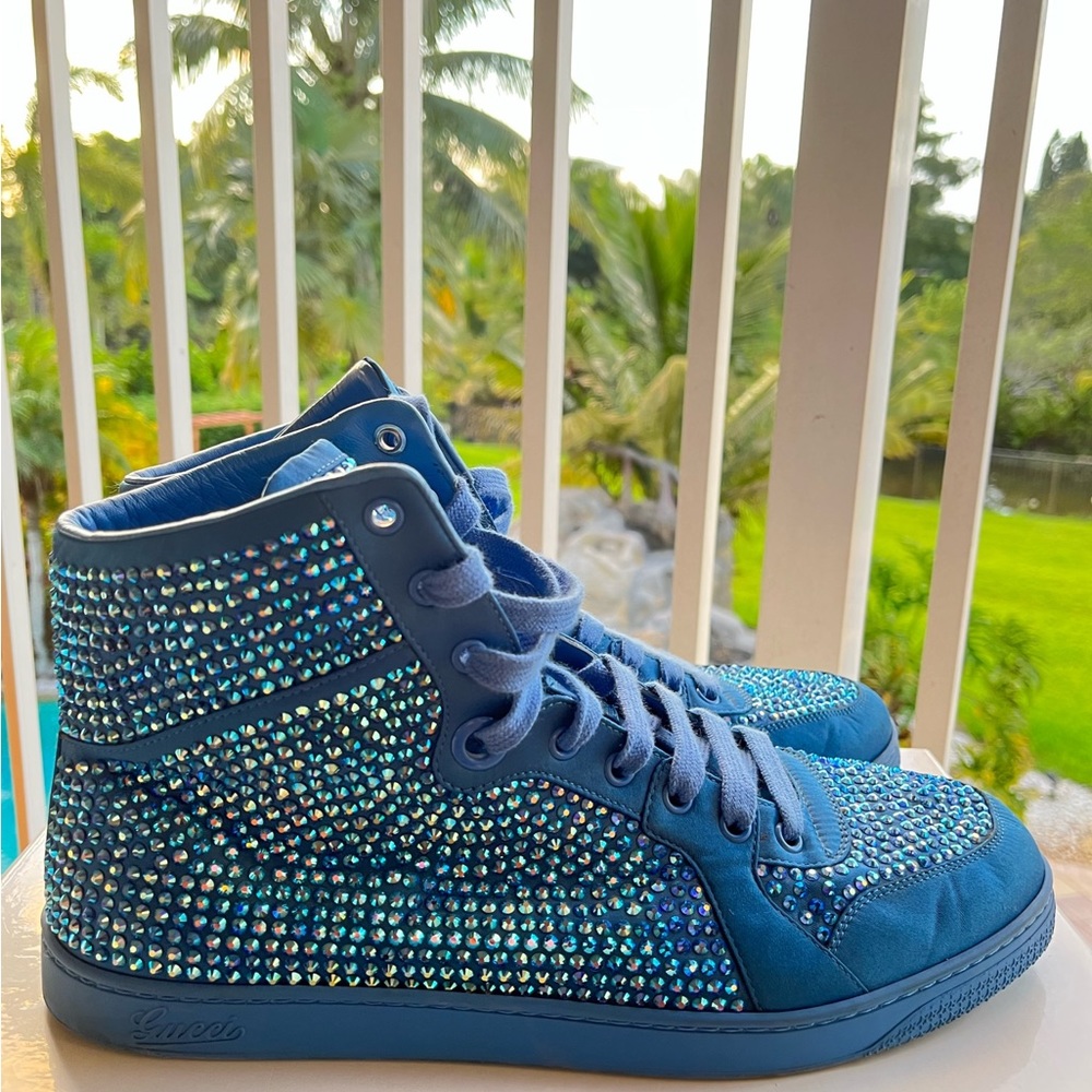men sneakers must go used light
Wear and tear no box
